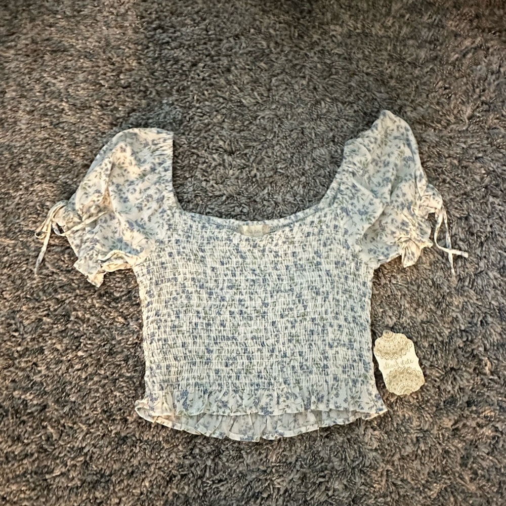 Super cute altered state floral top size small! Great for summer and spring